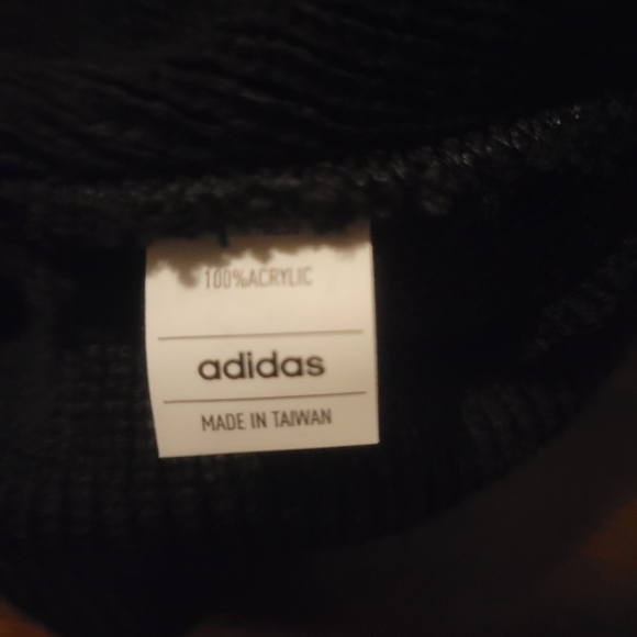 NWT Adidas cuff beanie in black - Picture 4 of 5